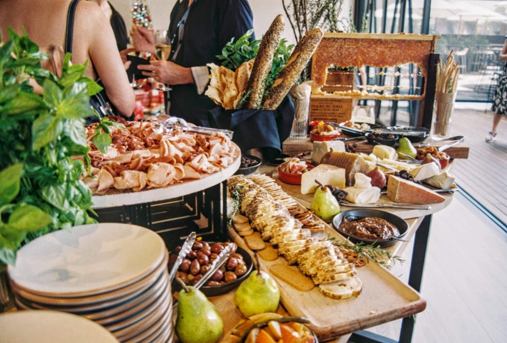 buffet wedding catering trends